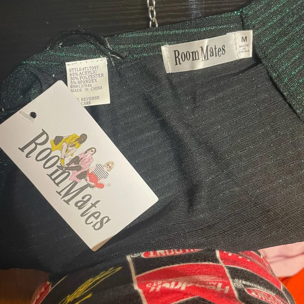 green and black sparkly backless top with silver chain straps - Picture 3 of 7